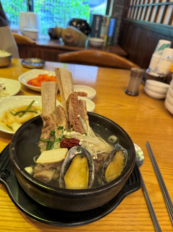 형과아우황칠누룽지삼계탕 이미지