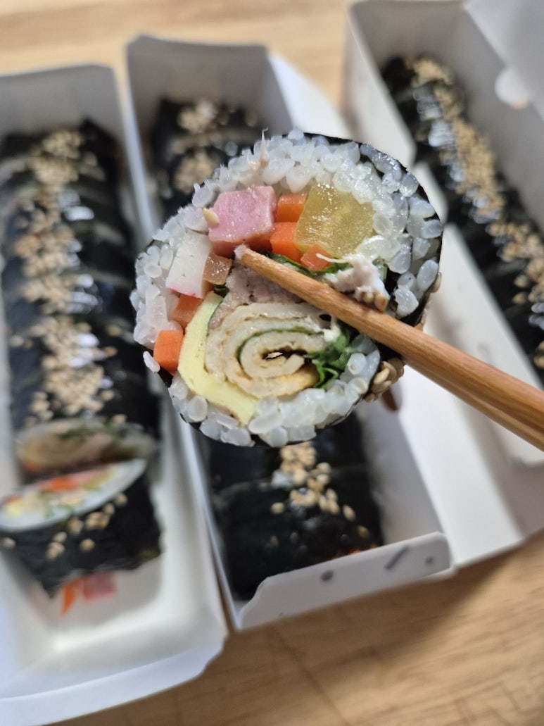 꼬소한 김밥 이미지