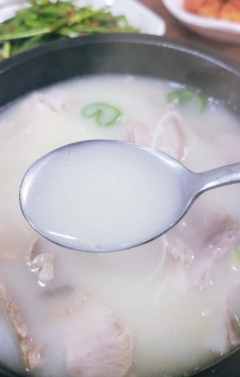 백세돼지국밥 이미지