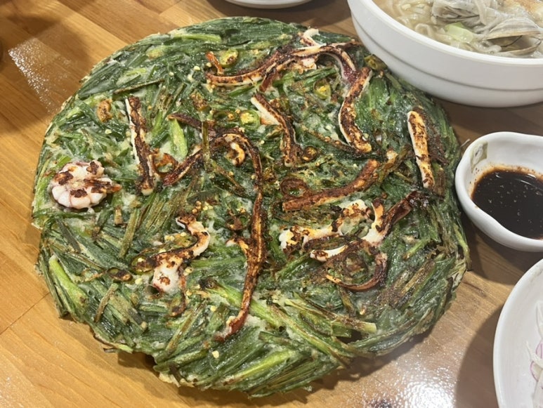 만두품은칼국수 이미지
