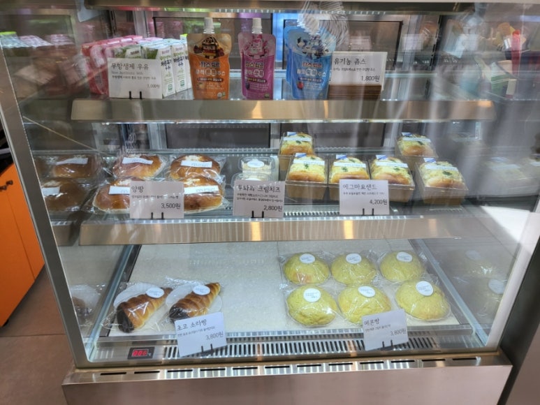 무뚝뚝한제빵소 이미지