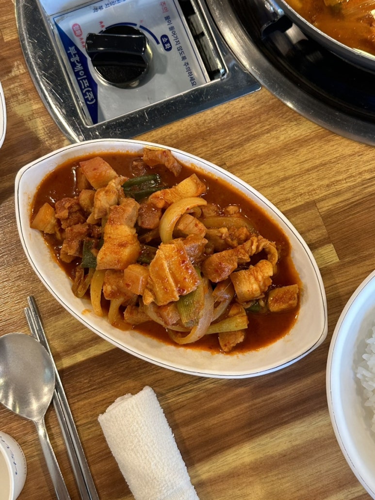 짜글이 생돼지 찌개 이미지
