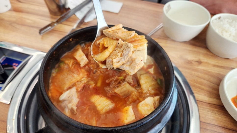 돈가네 김치찌개 이미지