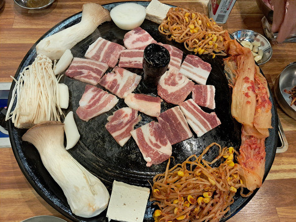 유장군솥뚜껑삼겹살 이미지