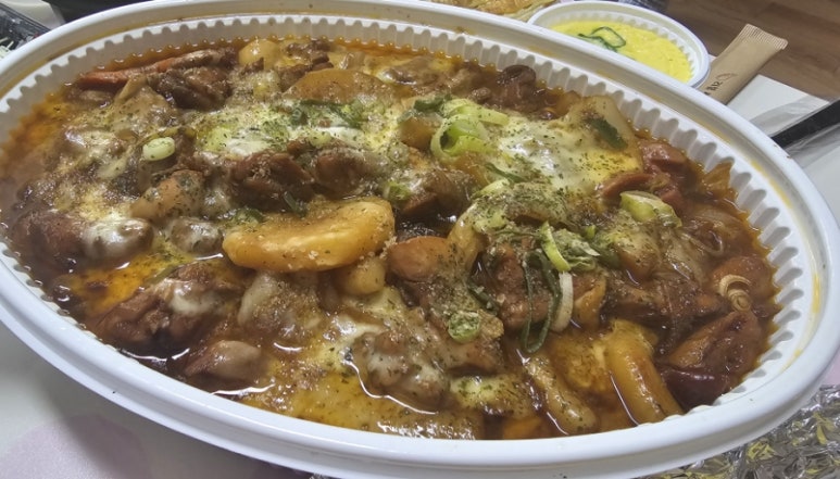마당나온수탉 이미지
