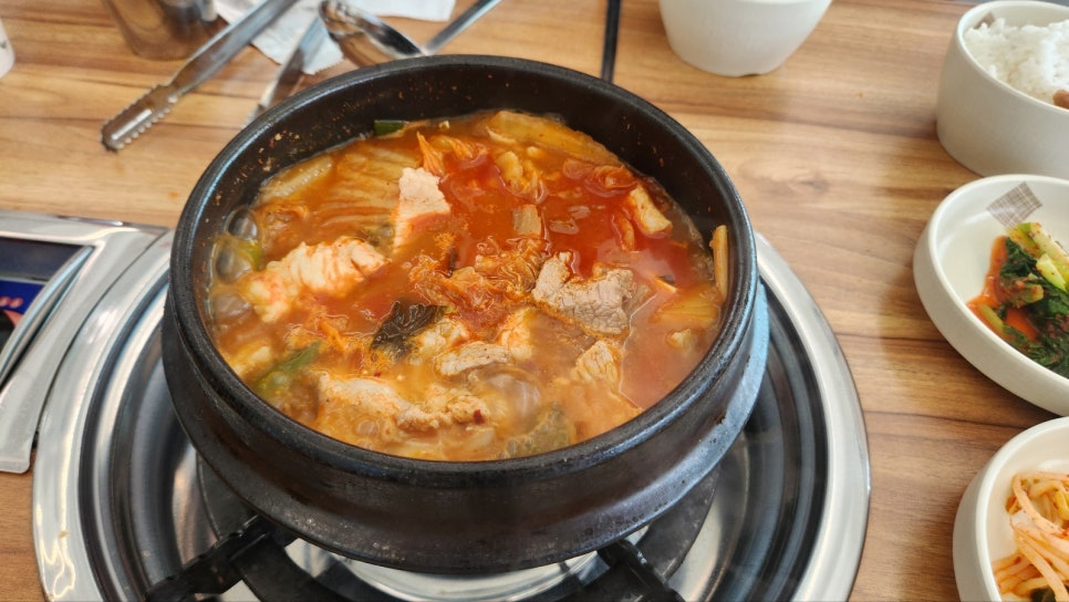 돈가네 김치찌개 이미지