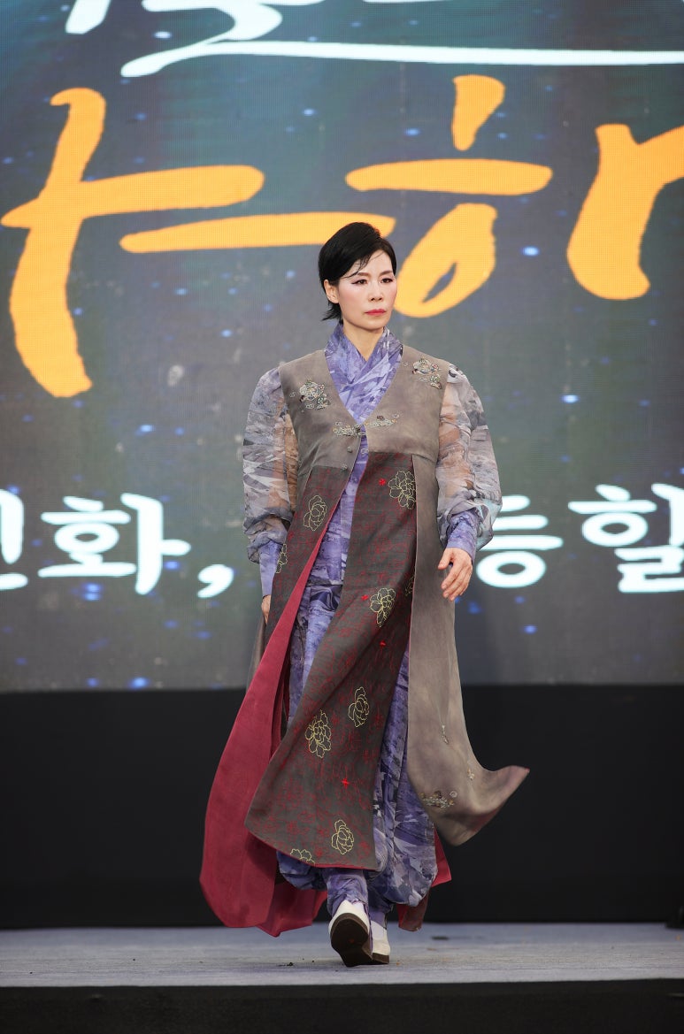 더 그레이스 모델 이미지