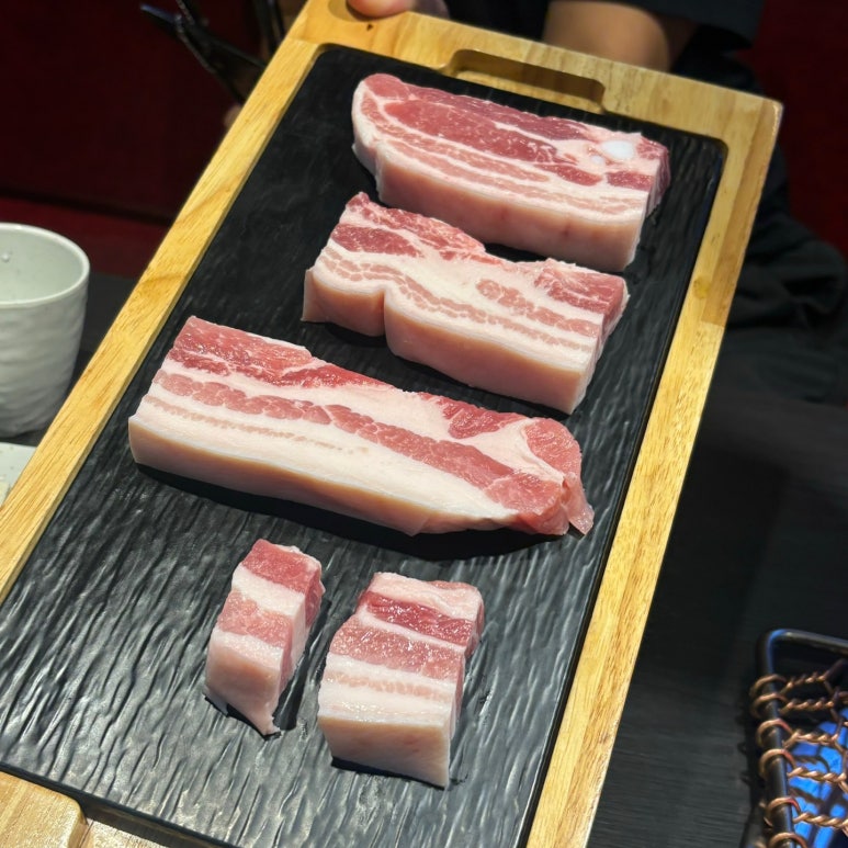돈가참숯화로구이 이미지
