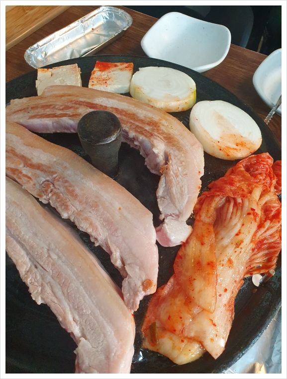솥뚜껑삼겹살 이미지