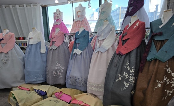 연리지한복 이미지