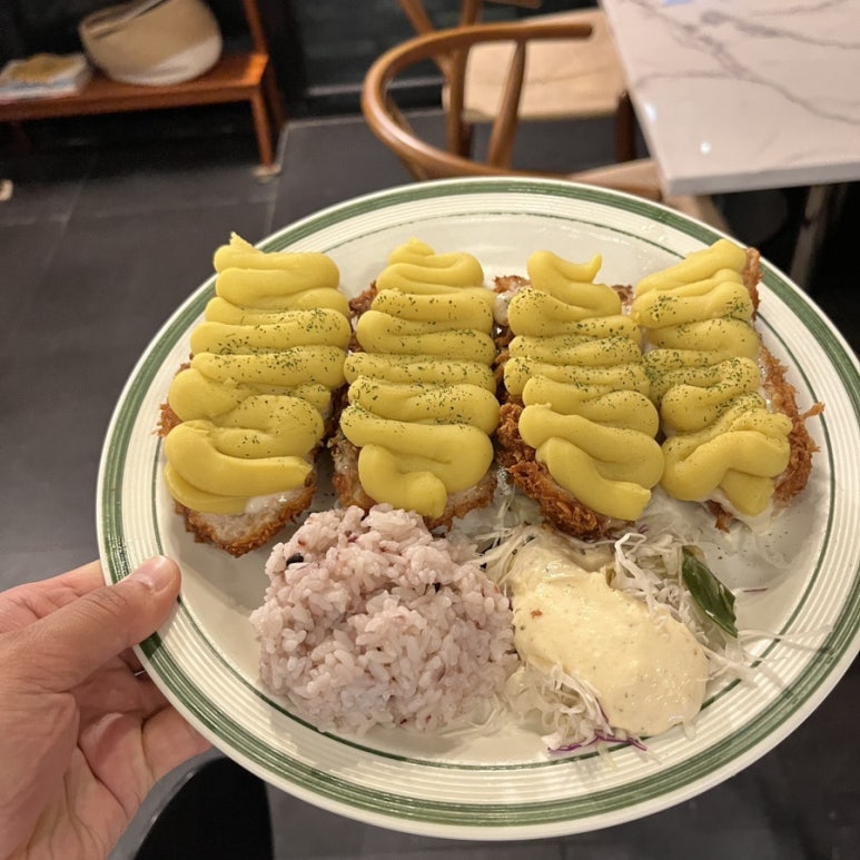 자연을담은돈까스 이미지