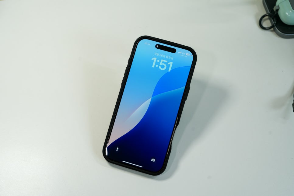 오터박스 아이폰 16프로 맥스 케이스 추천  "비건가죽 시메트리 캑터스레더 (OtterBox Symmetry Cactus Leather)케이스" 이미지 4