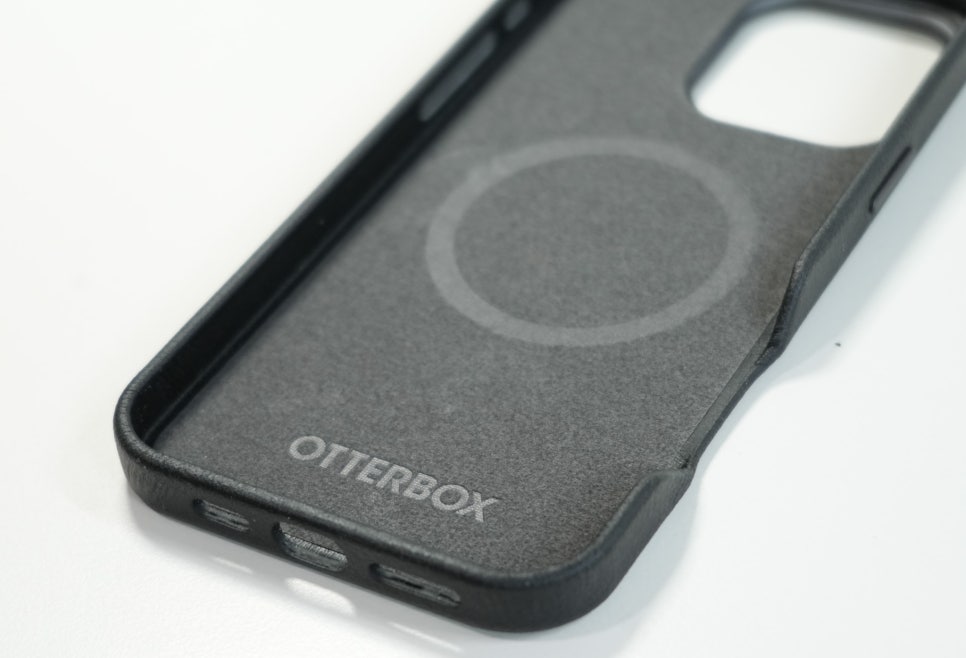 오터박스 아이폰 16프로 맥스 케이스 추천  "비건가죽 시메트리 캑터스레더 (OtterBox Symmetry Cactus Leather)케이스" 이미지 10