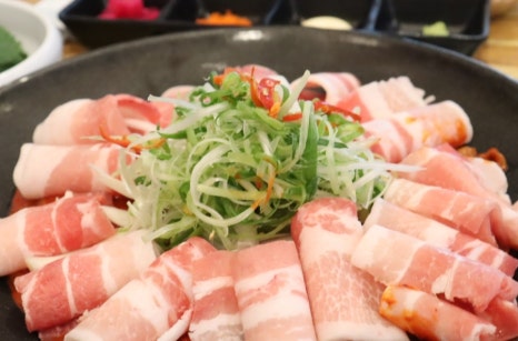 제육향연 이미지