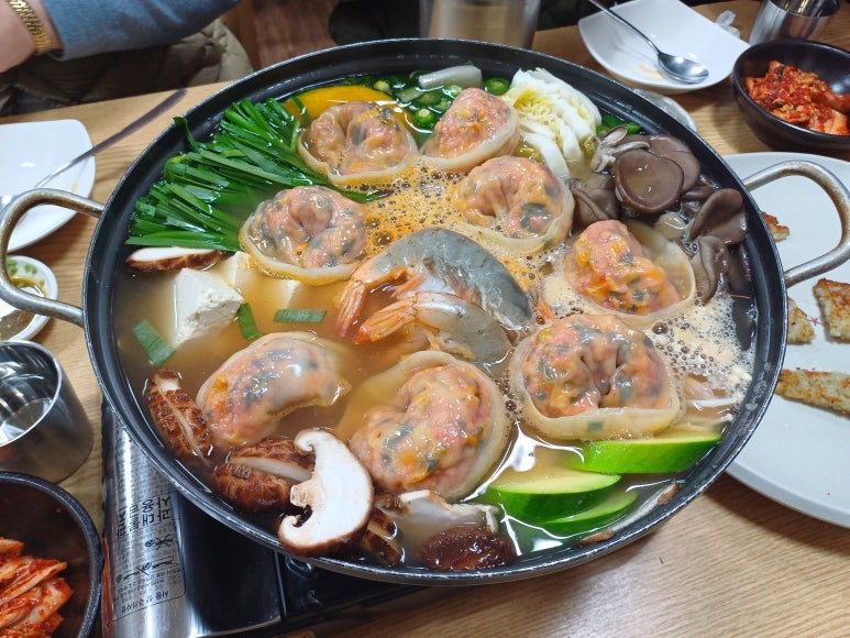 암돌 속풀이 칼국수 이미지