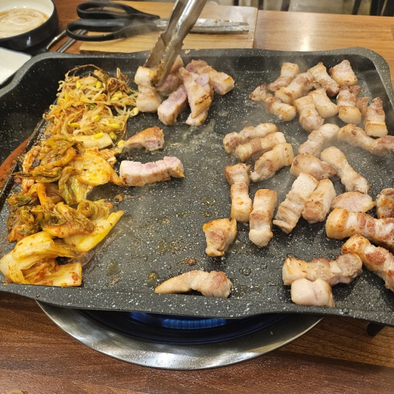 삼육오 고깃집 이미지