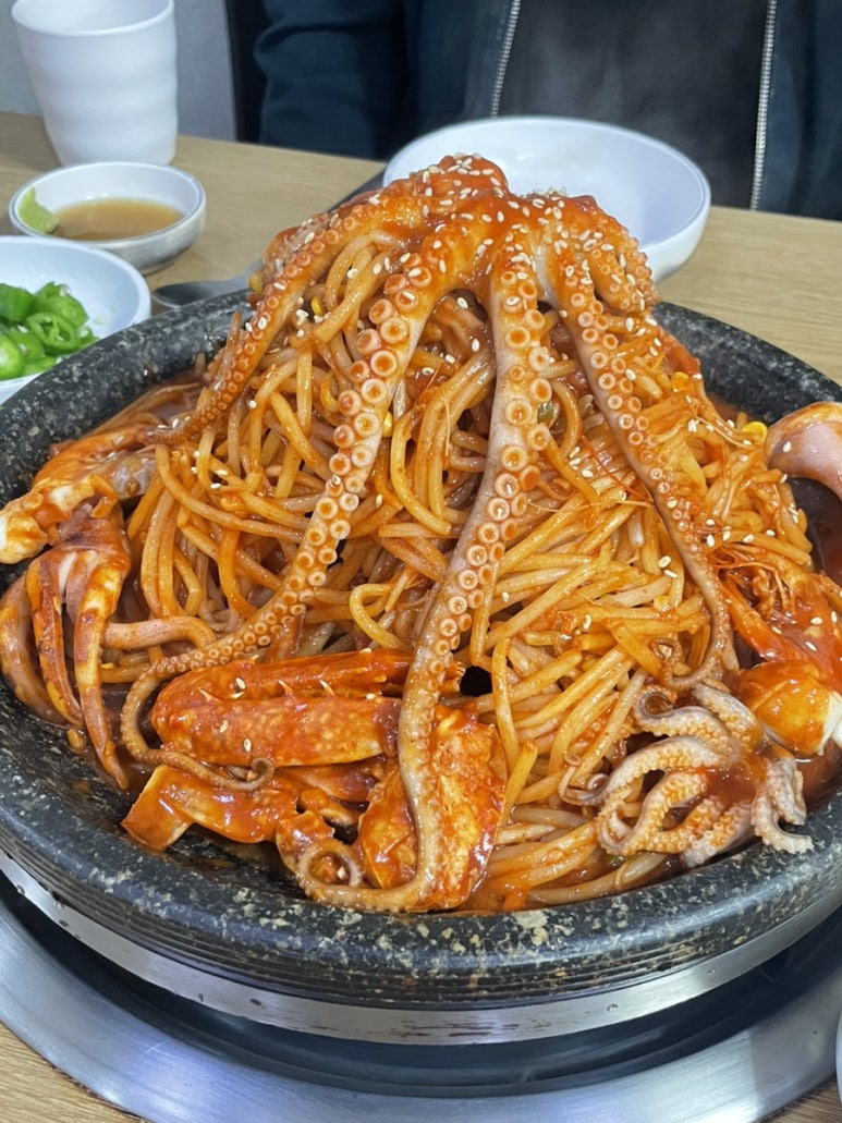 돌솟해물뼈찜 이미지