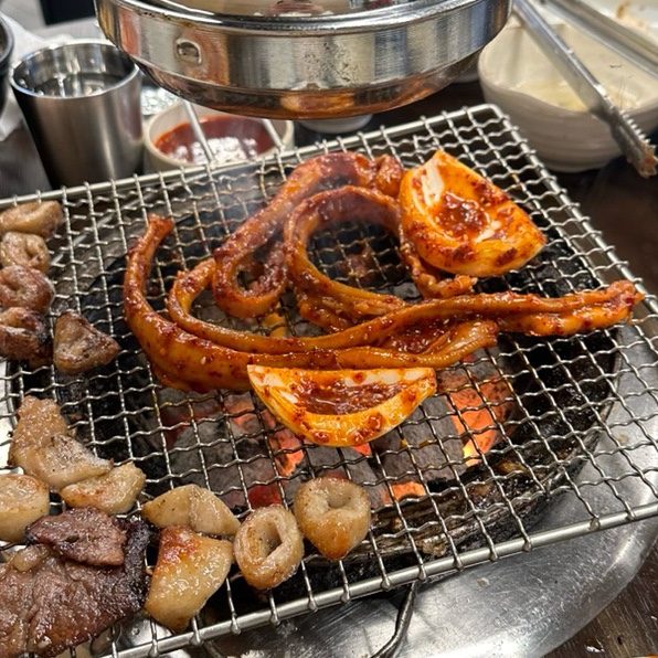 황소숯불꼼장어구이 이미지