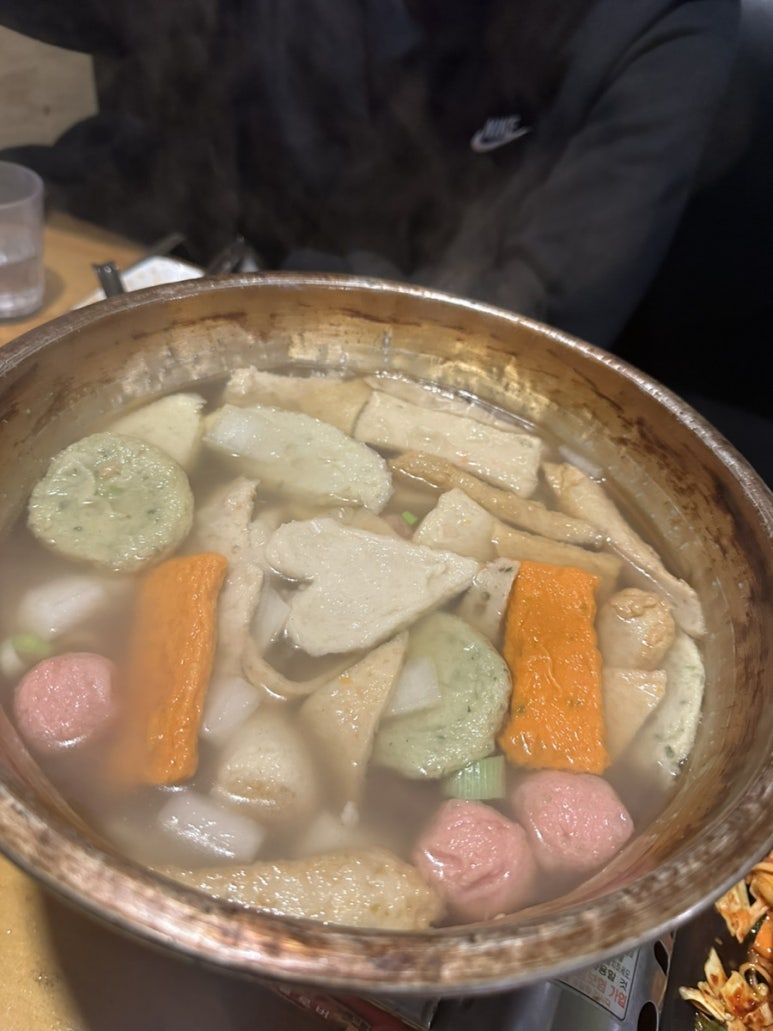 담장을 넘은 까닭 이미지