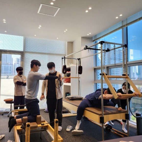 준재활의학과의원 이미지