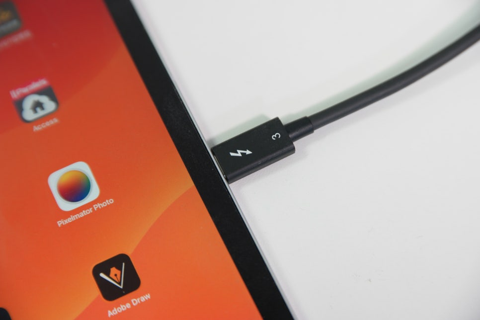아이패드프로 활용  벨킨(Belkin) 프로 썬더볼트4 독 사용후기 썬더볼트(Thunderbolt™)란 무엇인가? 이미지 3