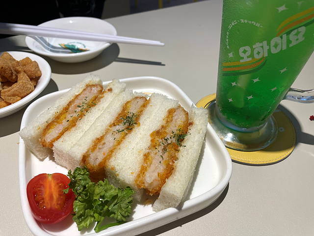 편의점 홍대본점 이미지