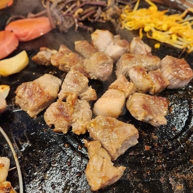 원조솥뚜껑삼겹살 이미지