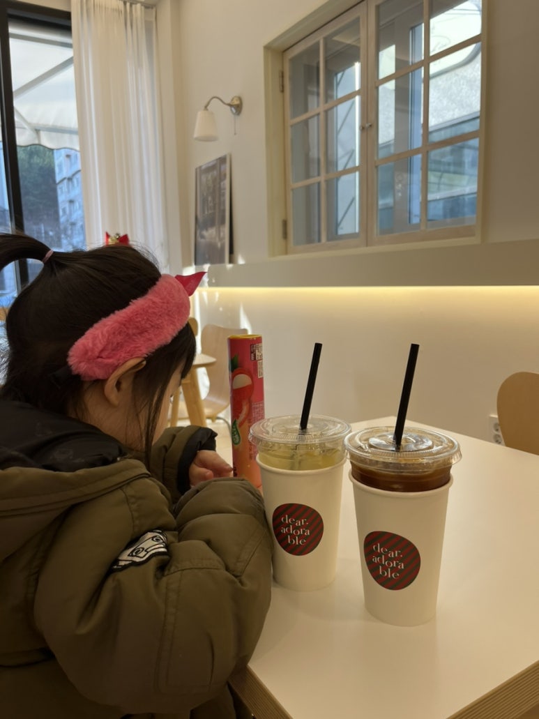 디어어도러블 이미지