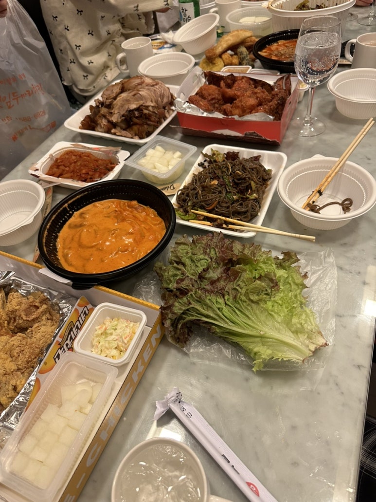 네네치킨ㆍ장충동왕족발보쌈 이미지