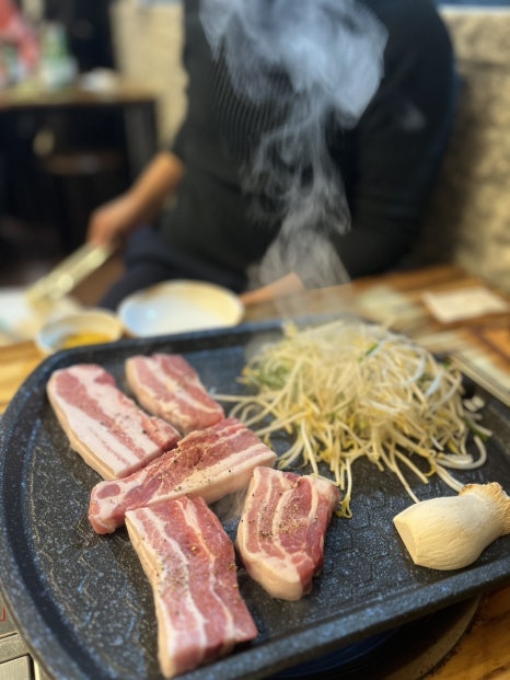 꿀돼지삼겹 이미지