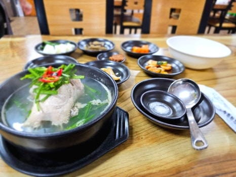 산야초한방백숙 이미지