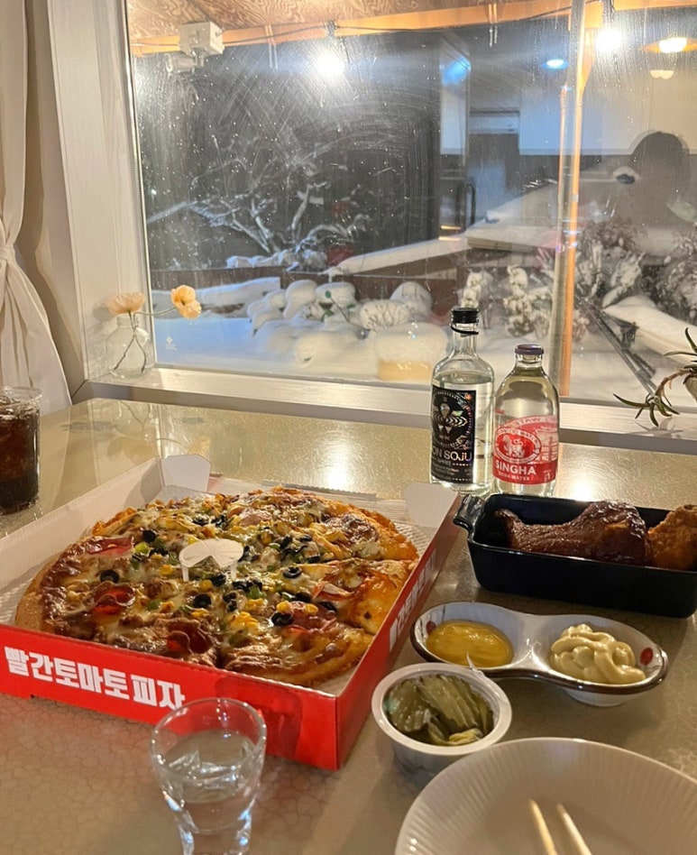 빨간토마토피자 이미지
