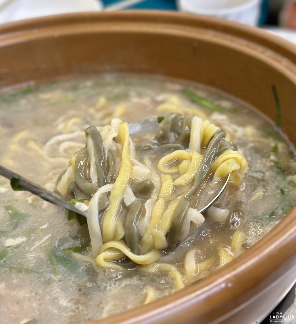 오늘은능이칼국수 이미지