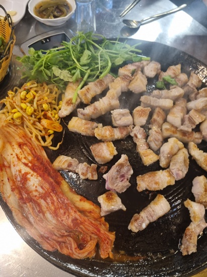 할매솥뚜껑삼겹살 이미지