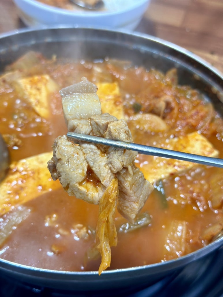 시골통돼지볶음찌개 이미지