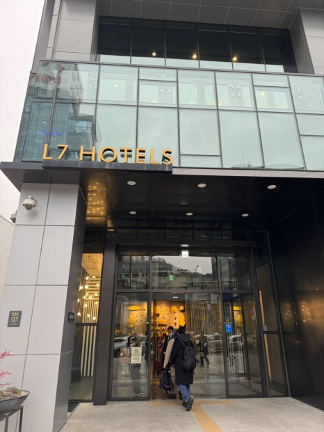 명동역 롯데호텔 L7앞 이미지