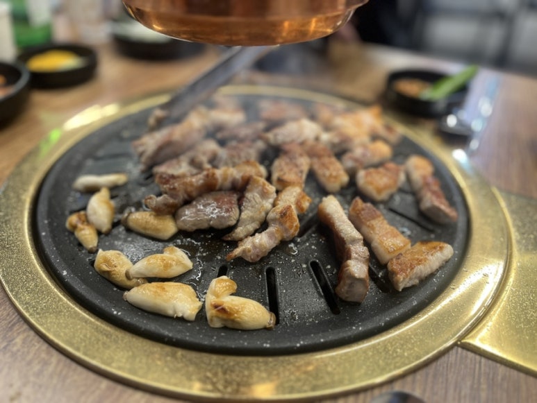 고기꿉는삼촌 이미지