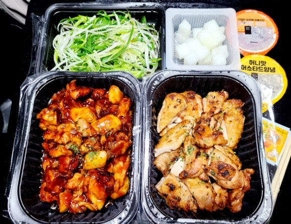 더꾸닭꾸숯불두마리치킨 이미지