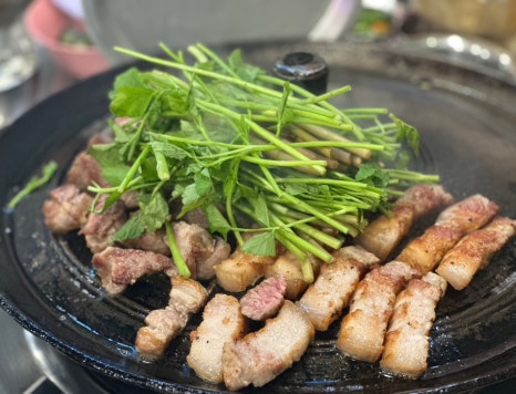 일산미나리솥뚜껑삼겹살 이미지