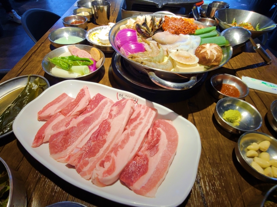 꿀삼겹 이미지