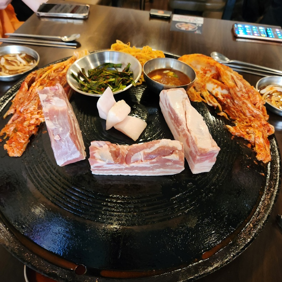 원조솥뚜껑삼겹살 이미지