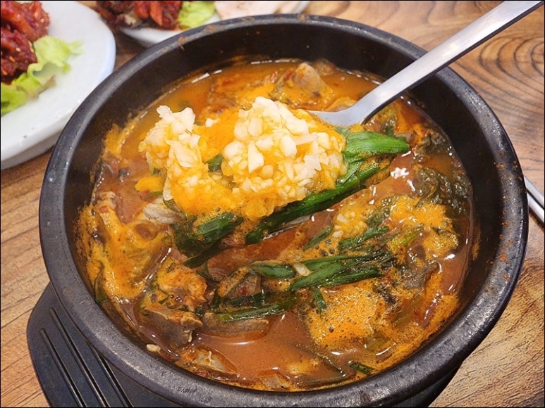 푸짐한순대국 이미지