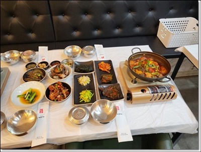 푸짐한 식당 이미지