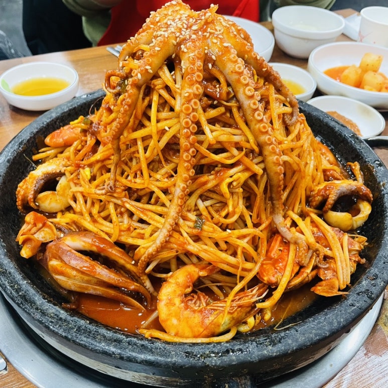 돌솟해물뼈찜 이미지