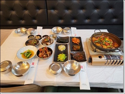 푸짐한 식당 이미지
