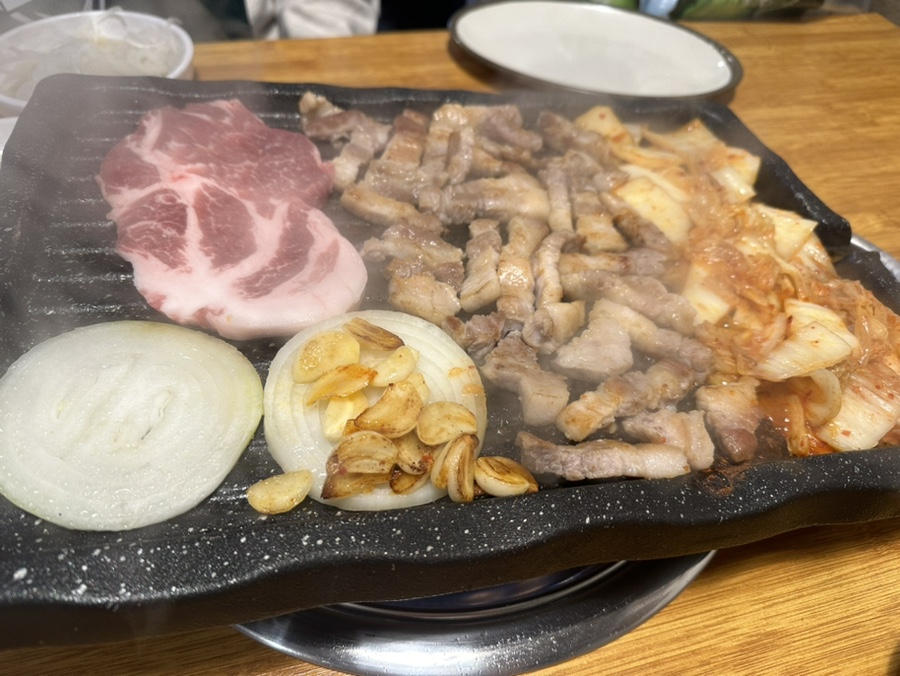 설가네촌돼지 이미지