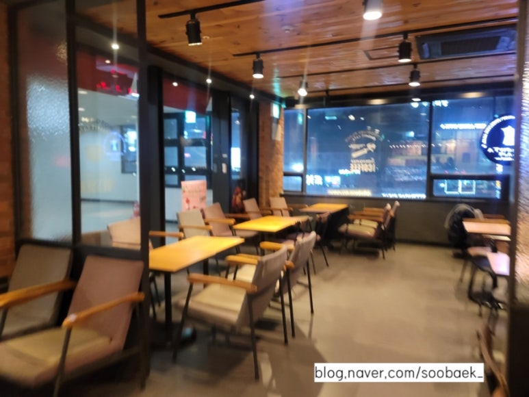 투썸플레이스동서울터미널 이미지