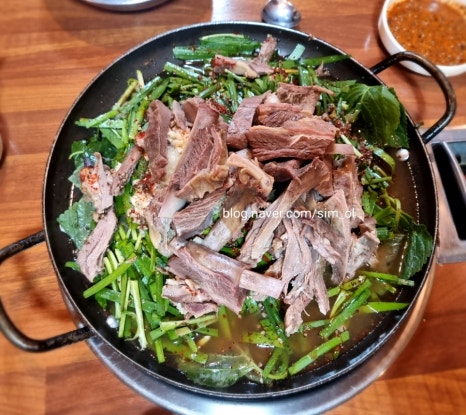 흑염소탕전문 이미지