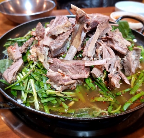 흑염소탕전문 이미지