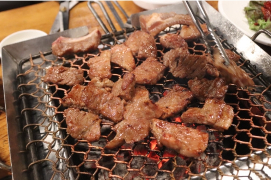 참나무 숯왕갈비 이미지